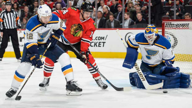 Blues-Blackhawks-Bill-Smith.jpg